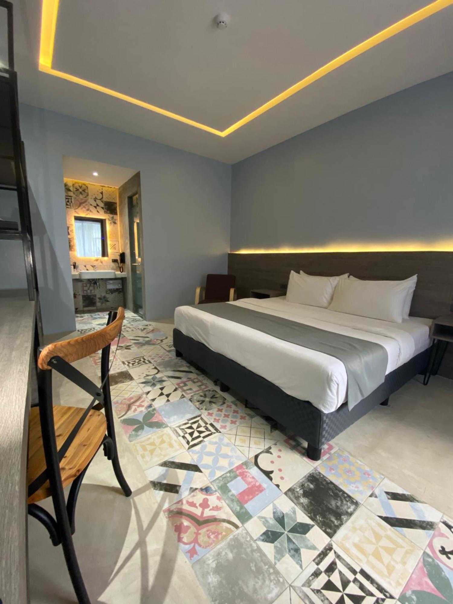 Zenvea Hotel Coron Bagian luar foto