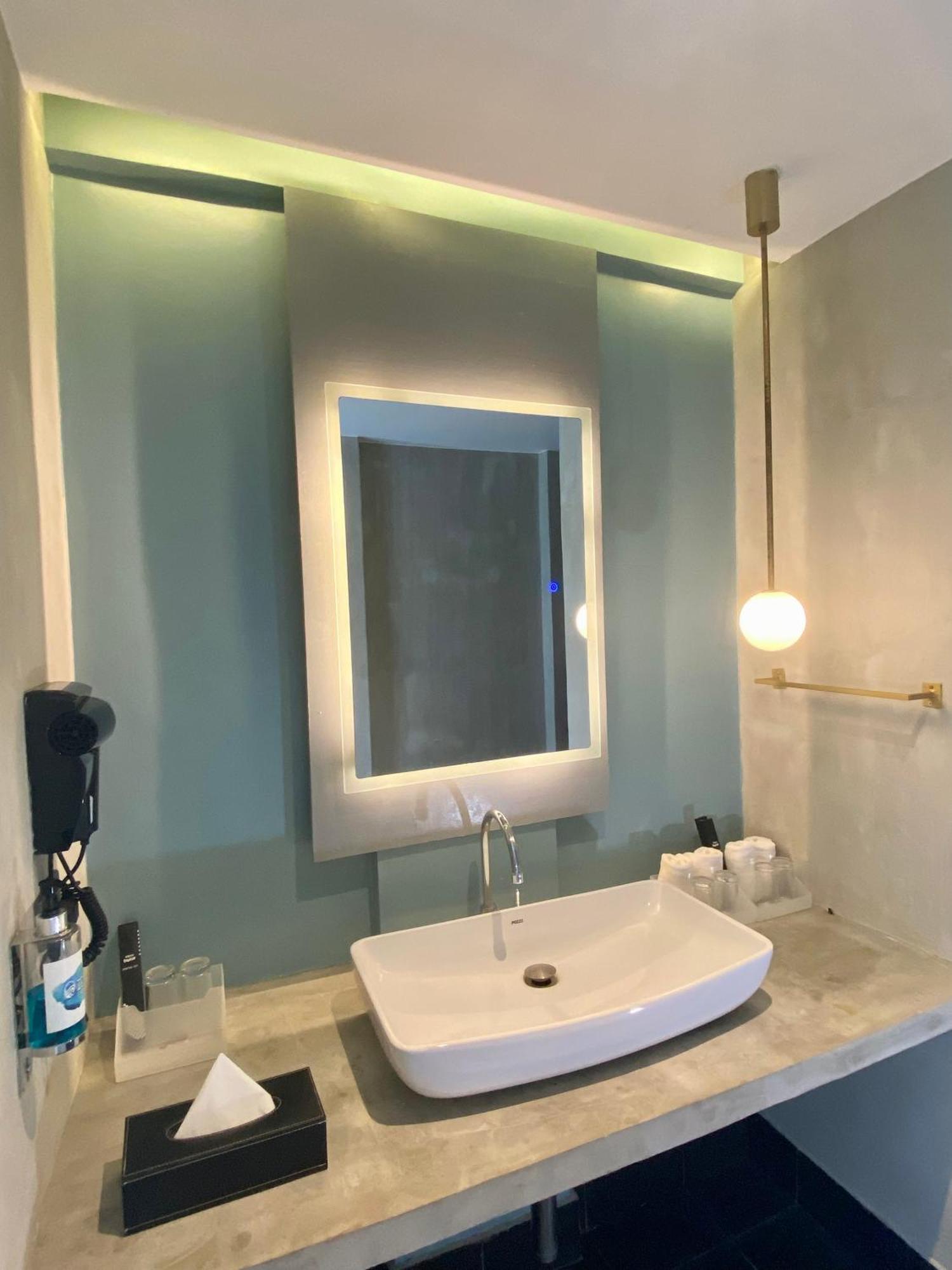 Zenvea Hotel Coron Bagian luar foto