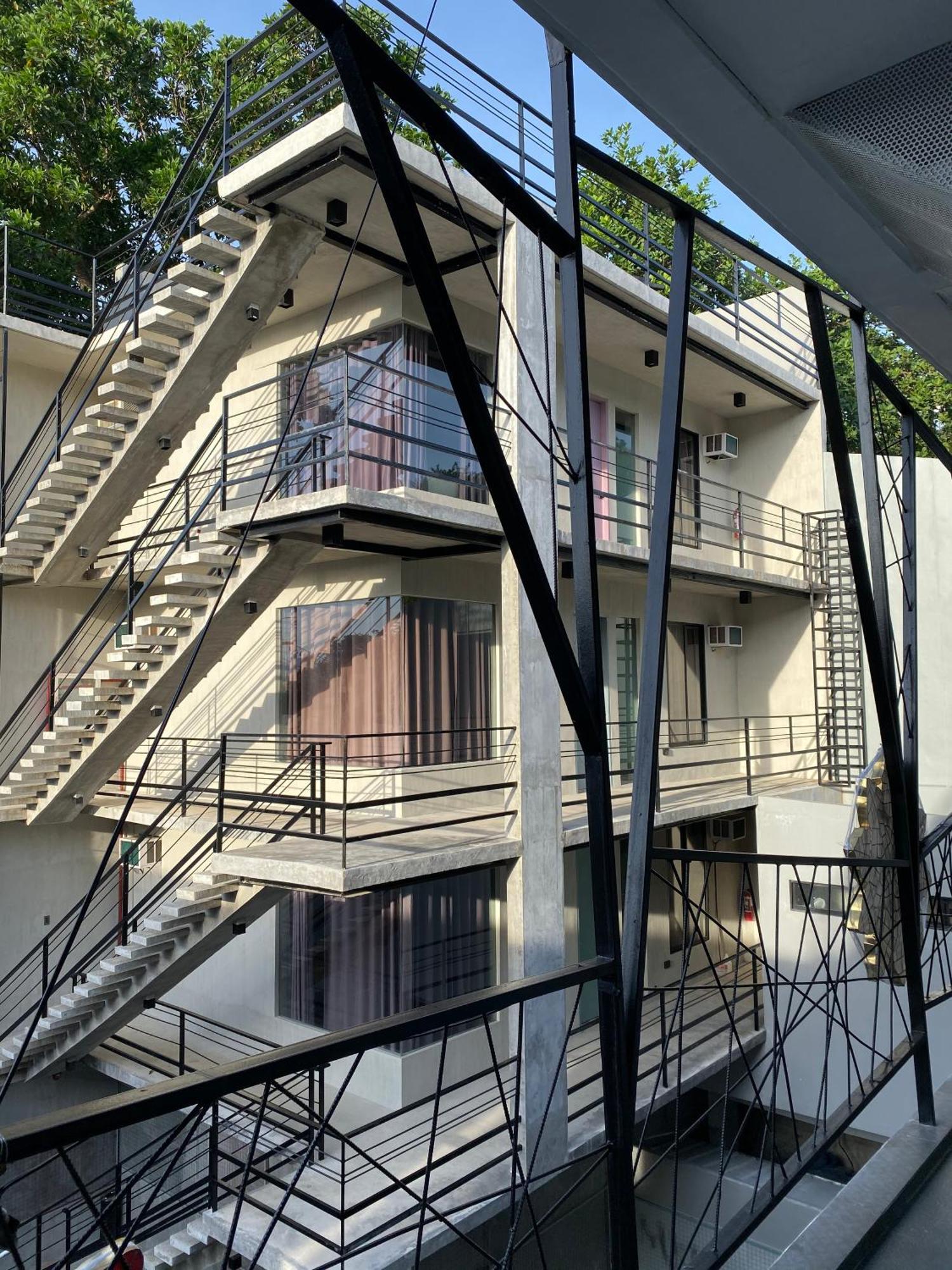 Zenvea Hotel Coron Bagian luar foto