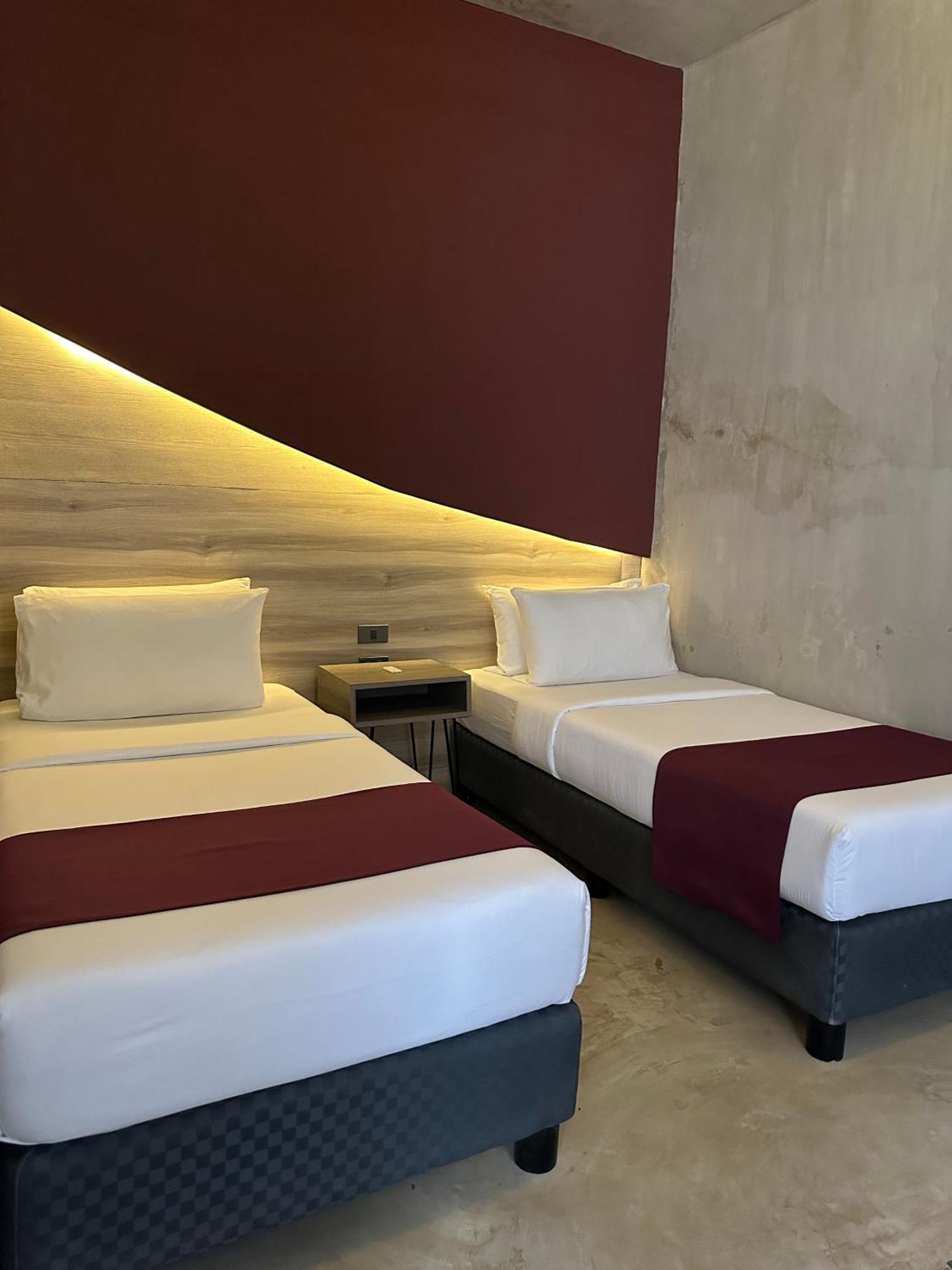 Zenvea Hotel Coron Bagian luar foto