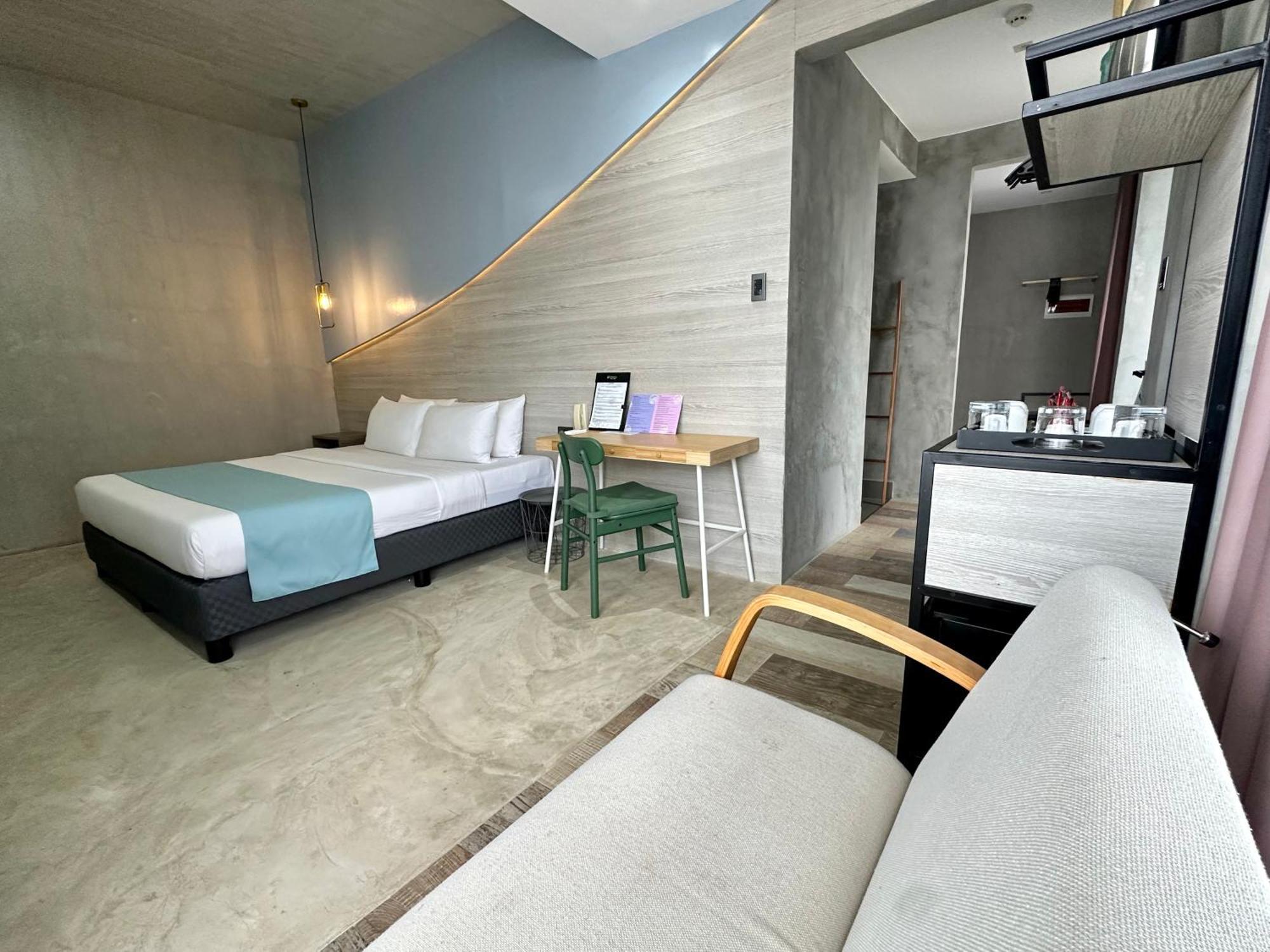 Zenvea Hotel Coron Bagian luar foto