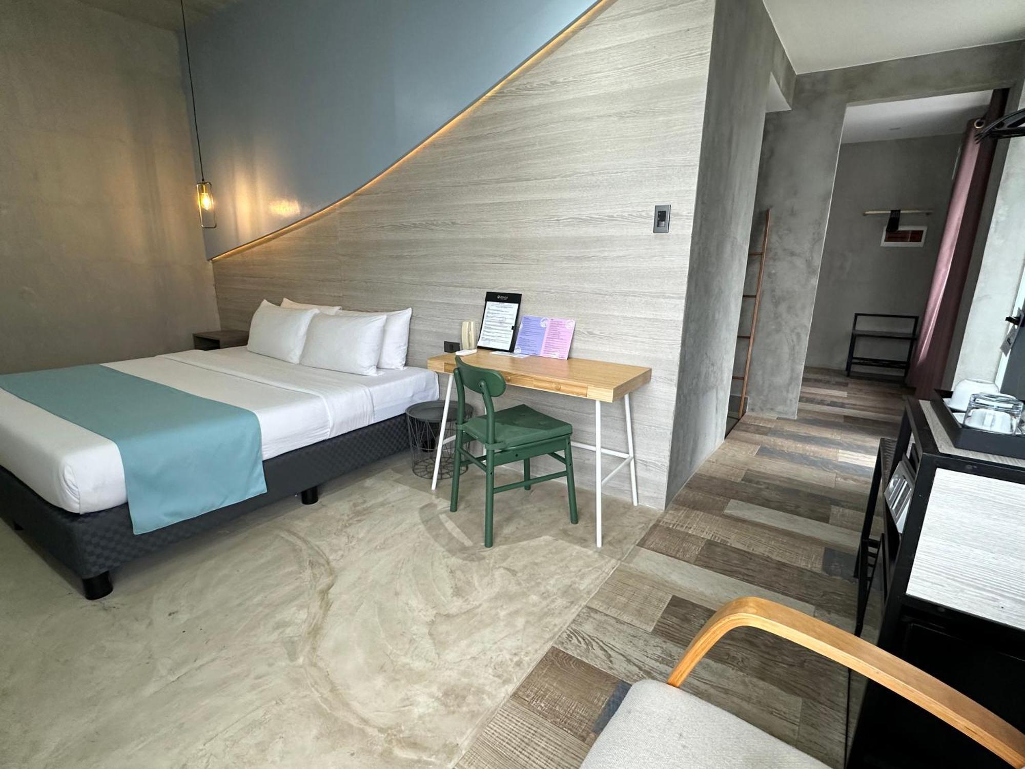 Zenvea Hotel Coron Bagian luar foto
