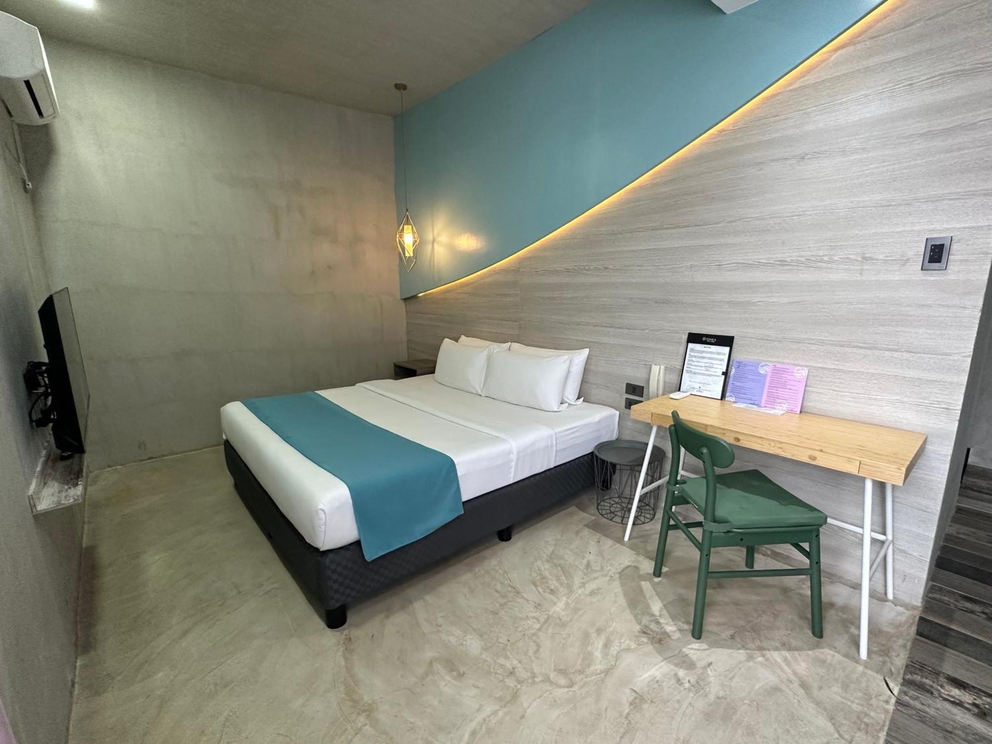 Zenvea Hotel Coron Bagian luar foto
