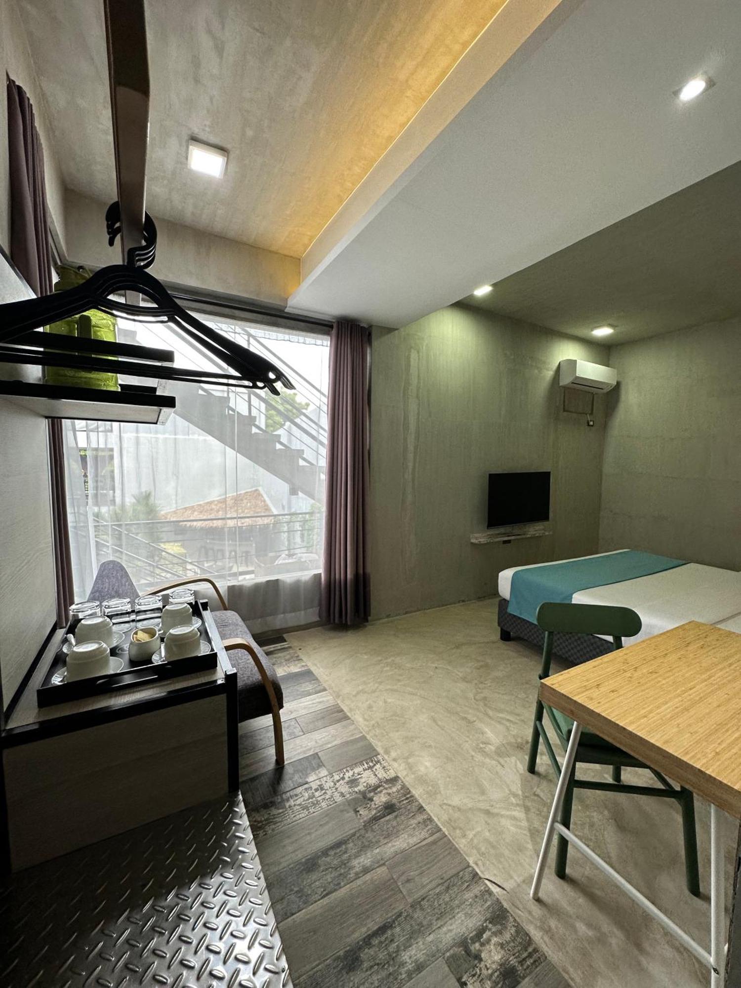 Zenvea Hotel Coron Bagian luar foto