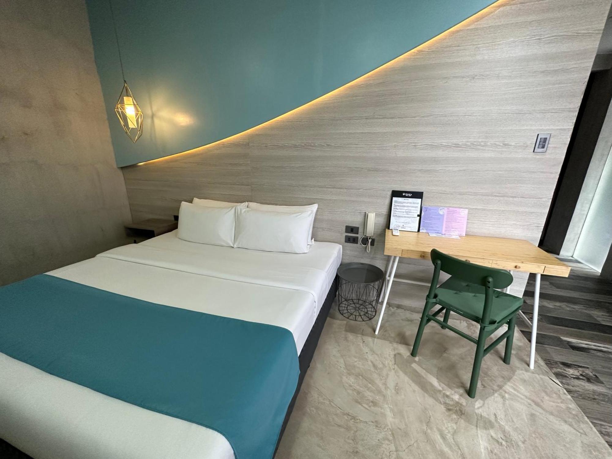Zenvea Hotel Coron Bagian luar foto