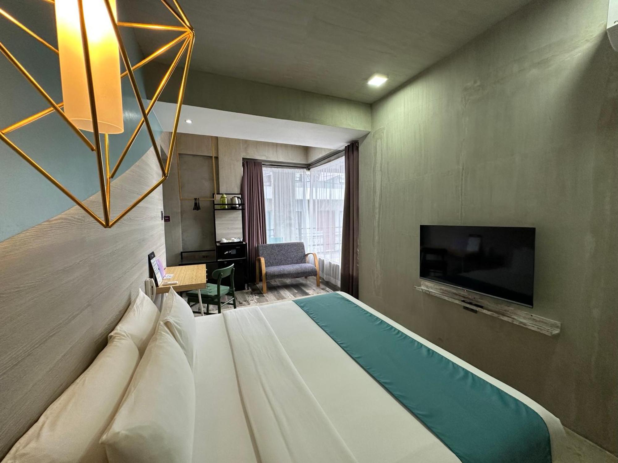 Zenvea Hotel Coron Bagian luar foto