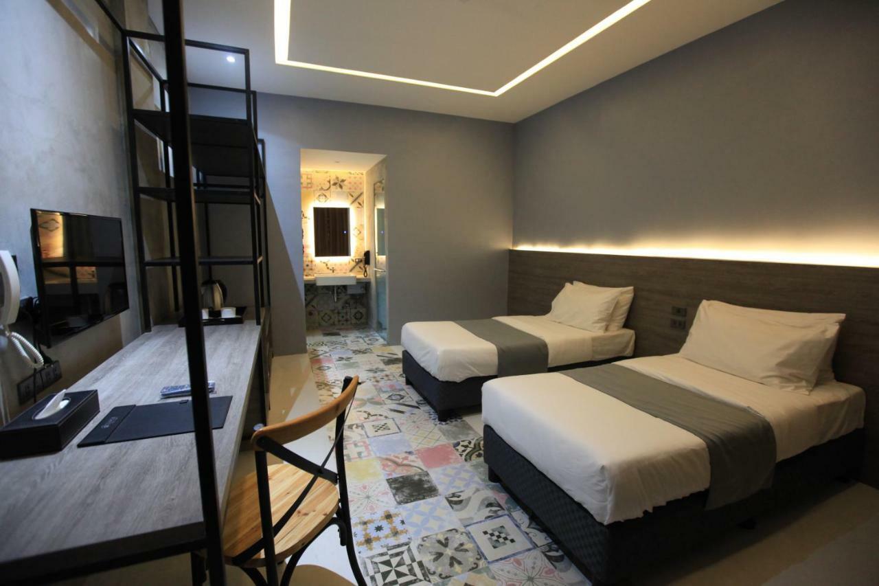 Zenvea Hotel Coron Bagian luar foto