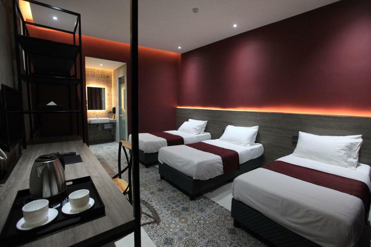 Zenvea Hotel Coron Bagian luar foto