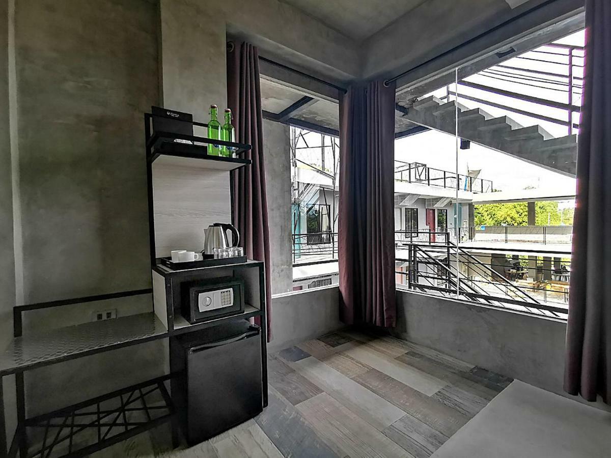 Zenvea Hotel Coron Bagian luar foto