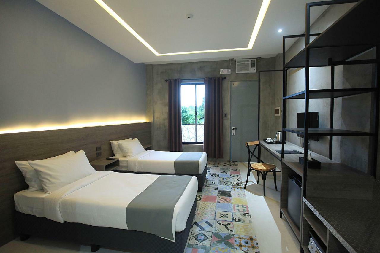 Zenvea Hotel Coron Bagian luar foto