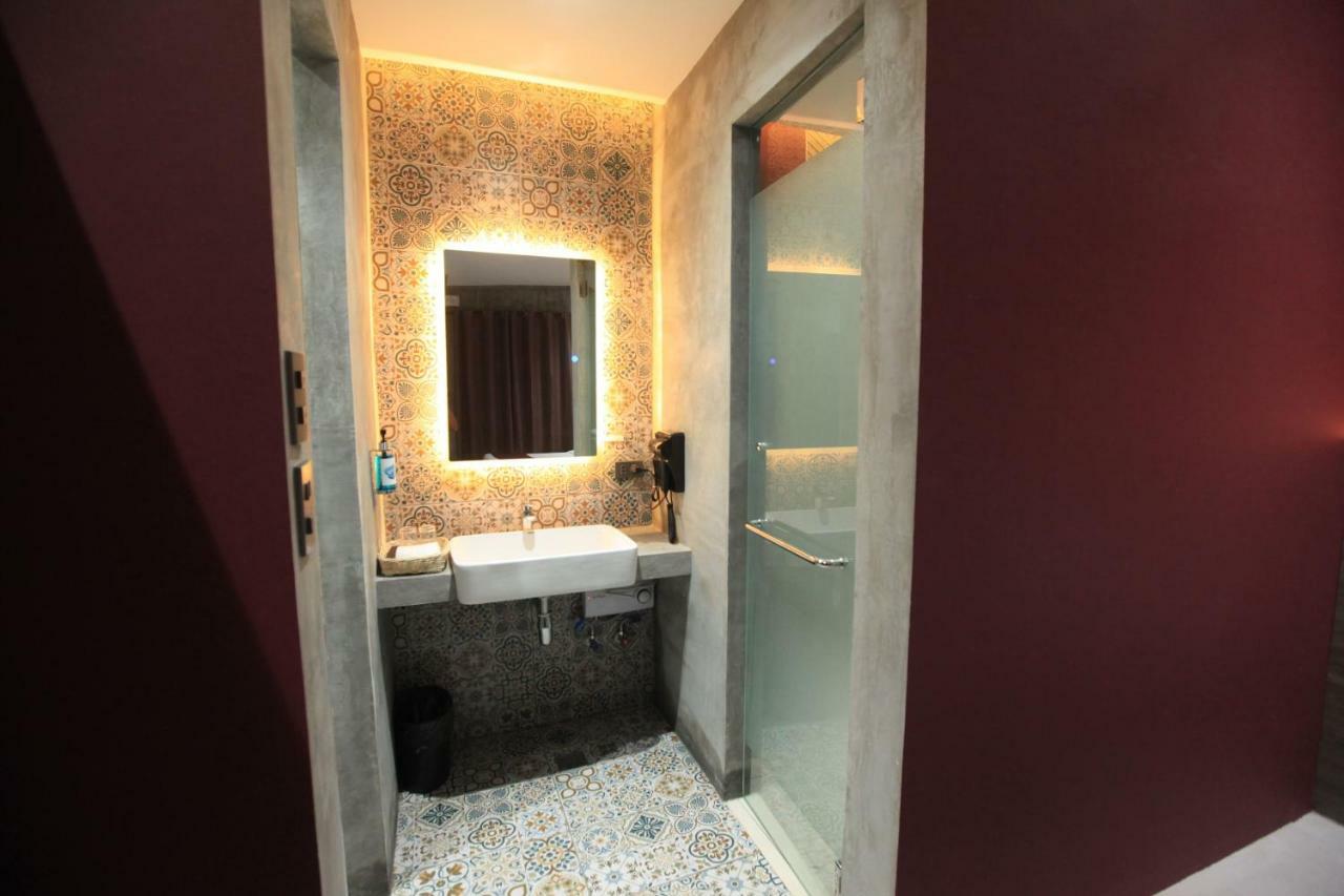 Zenvea Hotel Coron Bagian luar foto