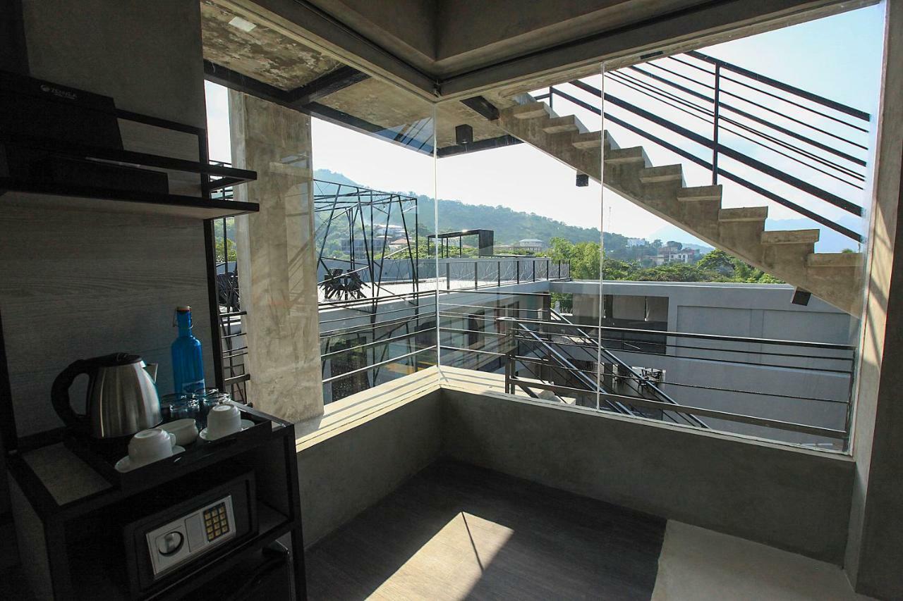 Zenvea Hotel Coron Bagian luar foto