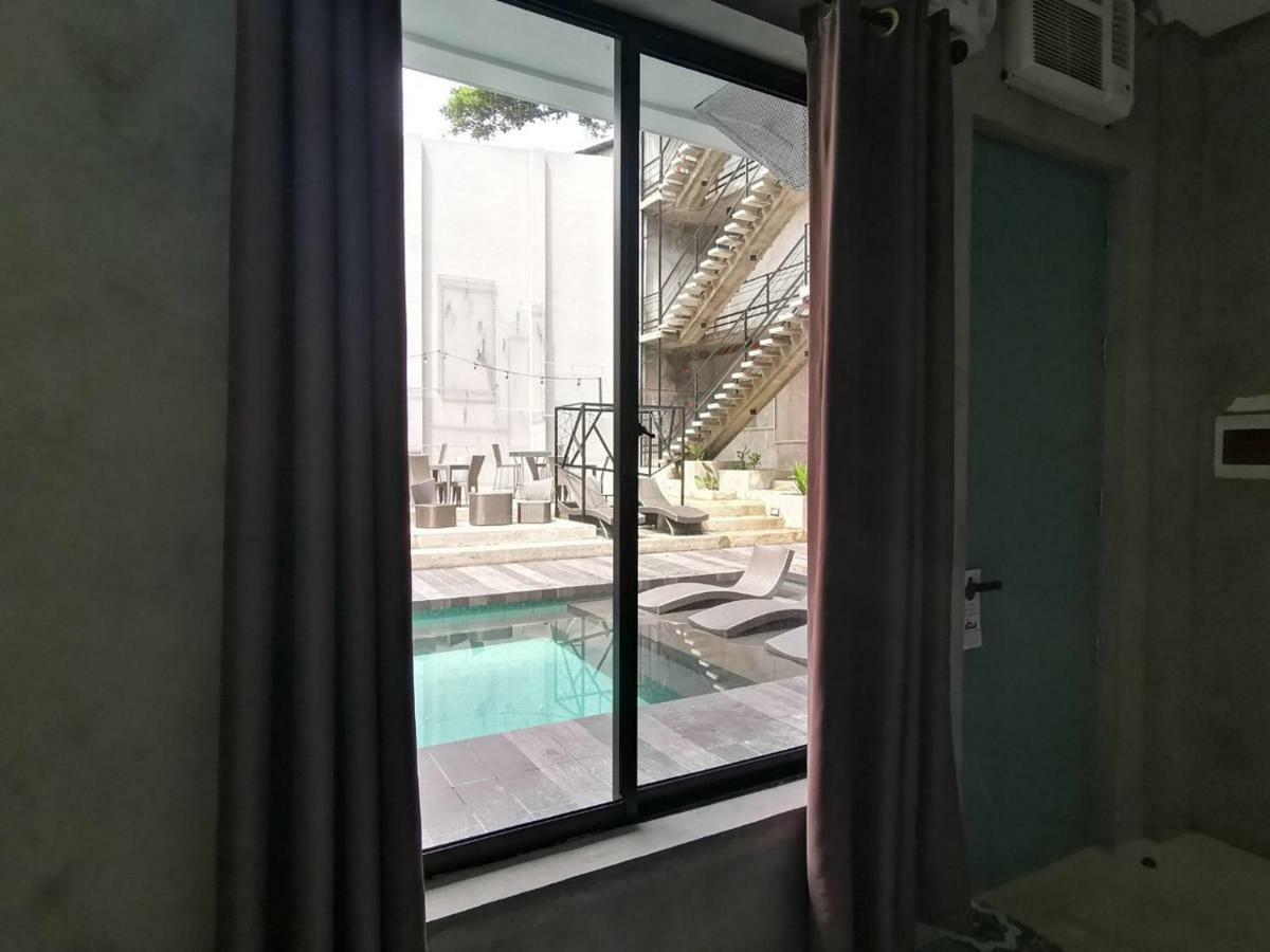 Zenvea Hotel Coron Bagian luar foto