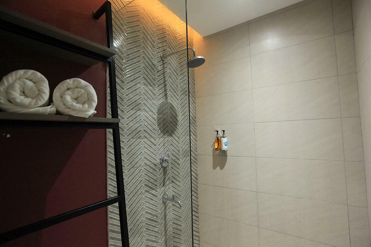 Zenvea Hotel Coron Bagian luar foto