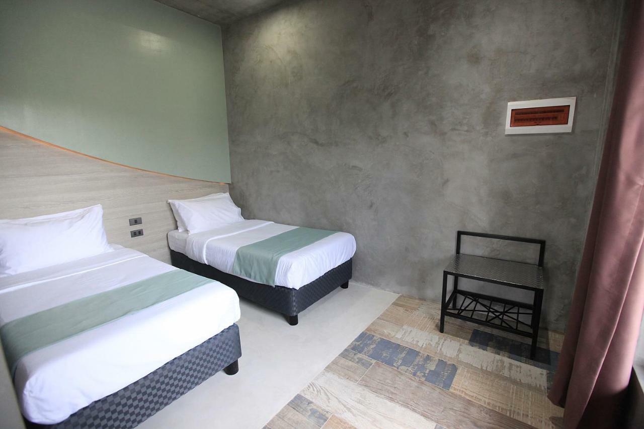 Zenvea Hotel Coron Bagian luar foto