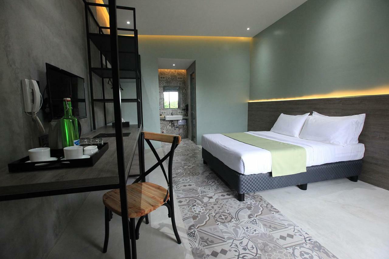 Zenvea Hotel Coron Bagian luar foto