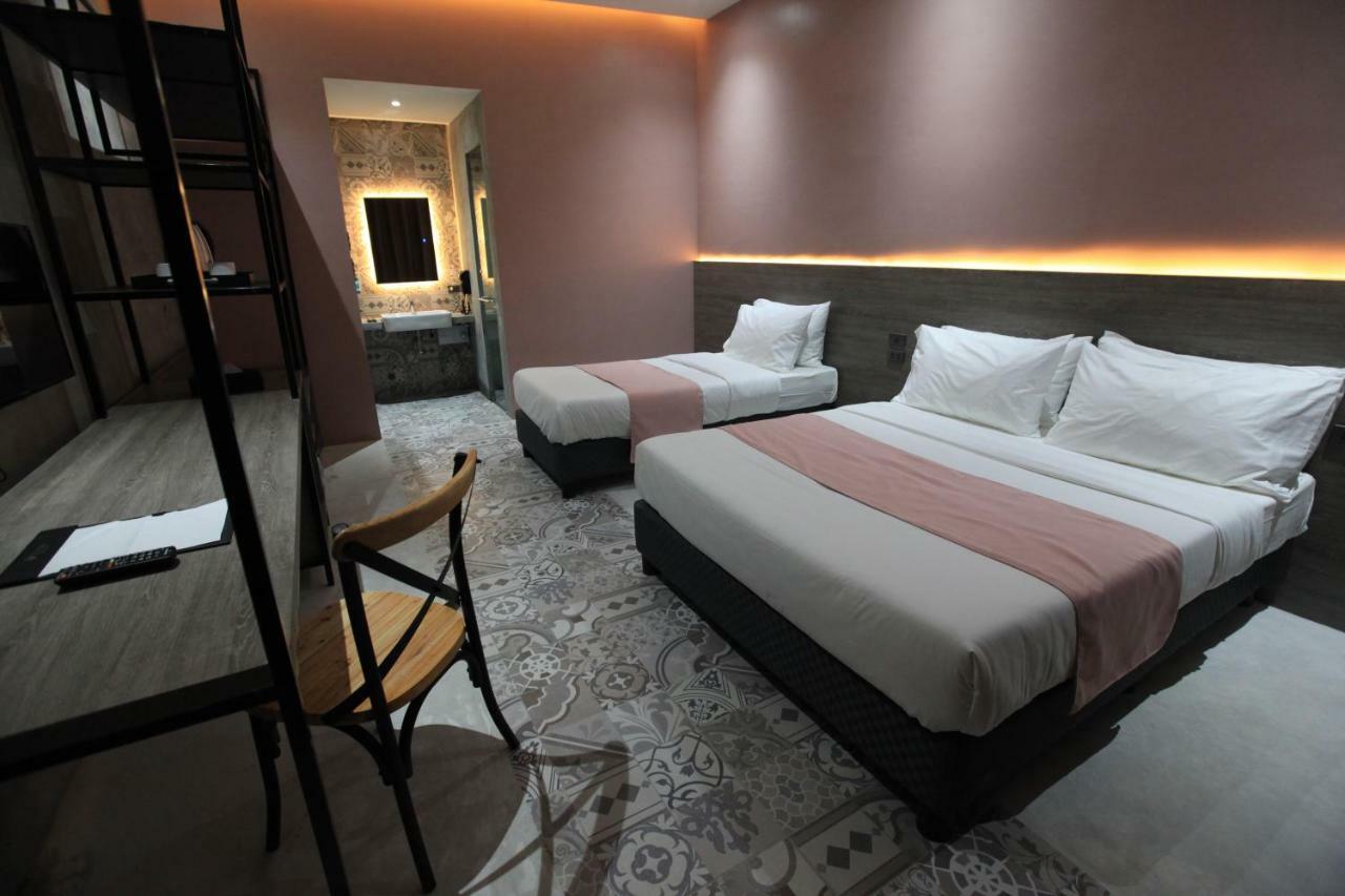 Zenvea Hotel Coron Bagian luar foto