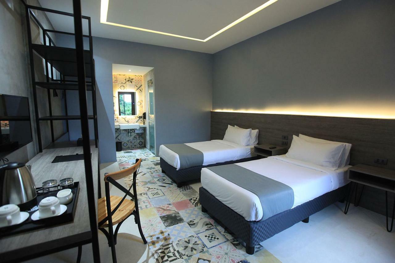Zenvea Hotel Coron Bagian luar foto